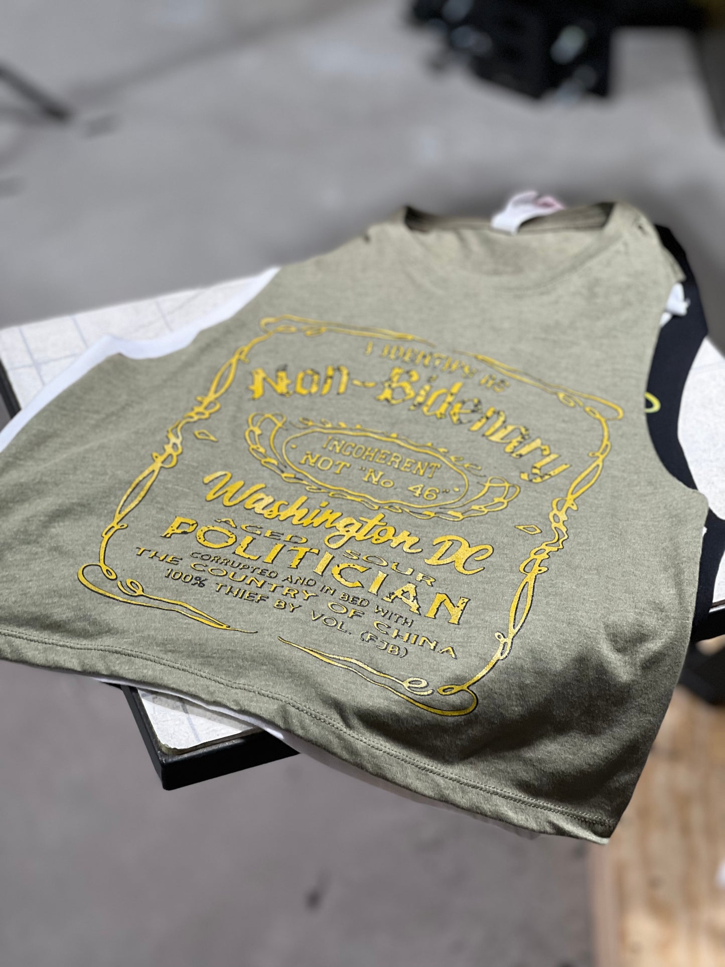 I IDENTIFY AS NON-BIDENARY 2.0 WOMANS CROP RAZORBACK